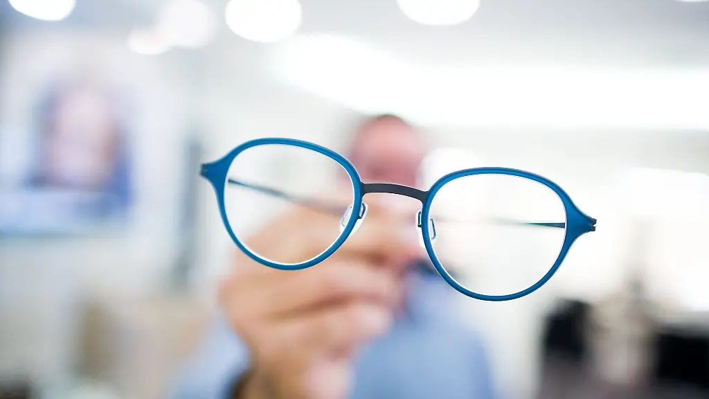 Auch-wenn-man-fuer-einen-Zuschuss-zur-Brille-infrage-kommt-zahlt-die-Krankenkasse-immer-nur-fuer-die-Brillenglaeser-Die-Fassung-muss-selbst-bezahlt-werden