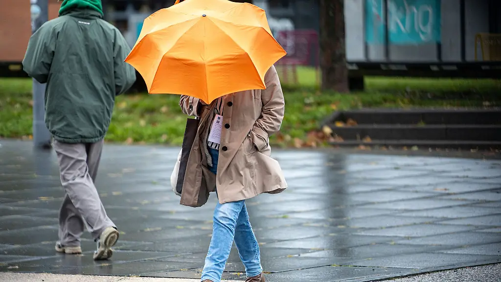Wer-heute-in-Thueringen-unterwegs-ist-sollte-Regenjacke-und-Schirm-nicht-vergessen