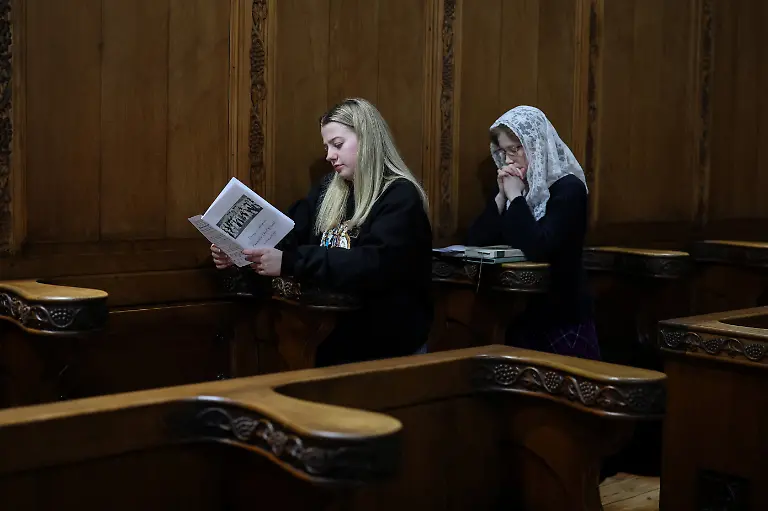 2025-09-24T081201Z-1462518040-RC2JIDA6DASR-RTRMADP-3-RELIGION-SCOTLAND-NUNS