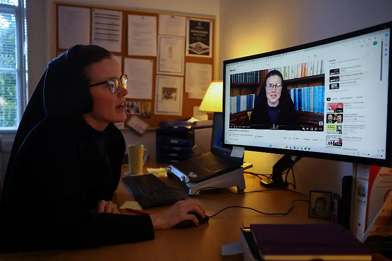 2025-09-24T081125Z-1611087559-RC20F6AAPMGE-RTRMADP-3-RELIGION-SCOTLAND-NUNS