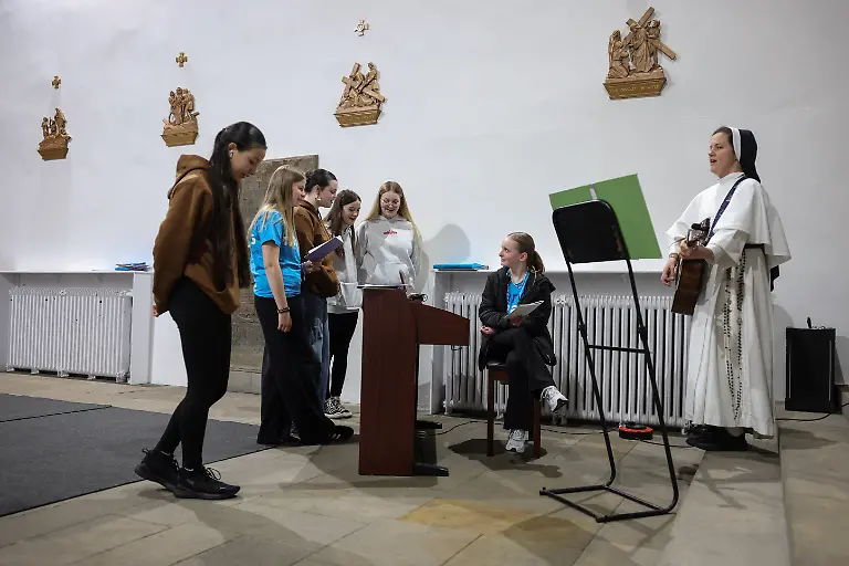 2025-09-24T081152Z-2035785027-RC2HGDAIXOKF-RTRMADP-3-RELIGION-SCOTLAND-NUNS