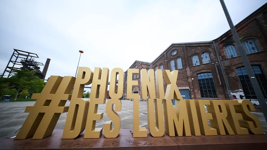 Die-neue-Show-zeigt-rund-450-Bilder-ueberwiegend-Werke-Monets