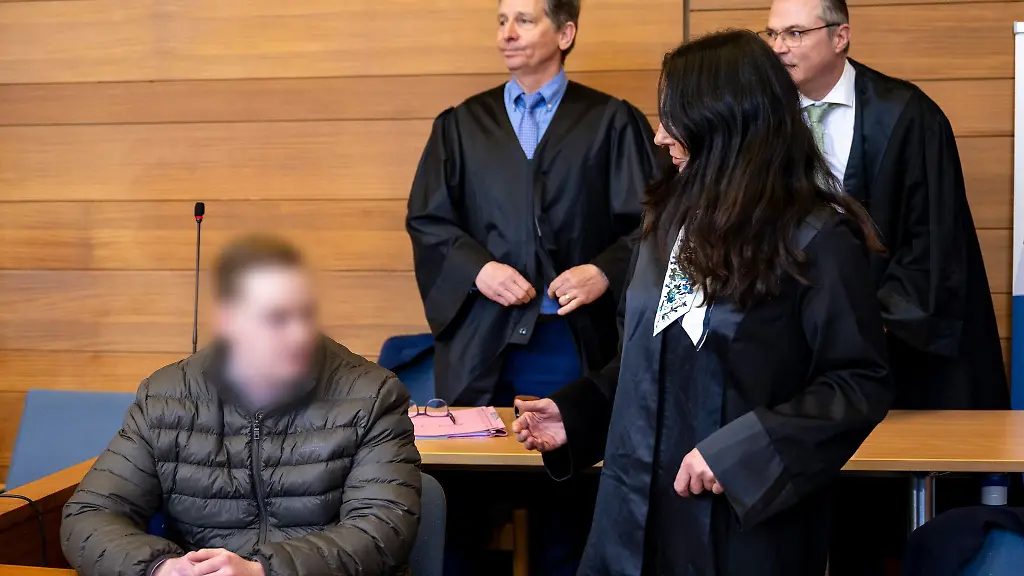 Der-Angeklagte-war-in-Traunstein-zunaechst-wegen-Mordes-zu-neun-Jahren-Jugendstrafe-verurteilt-worden