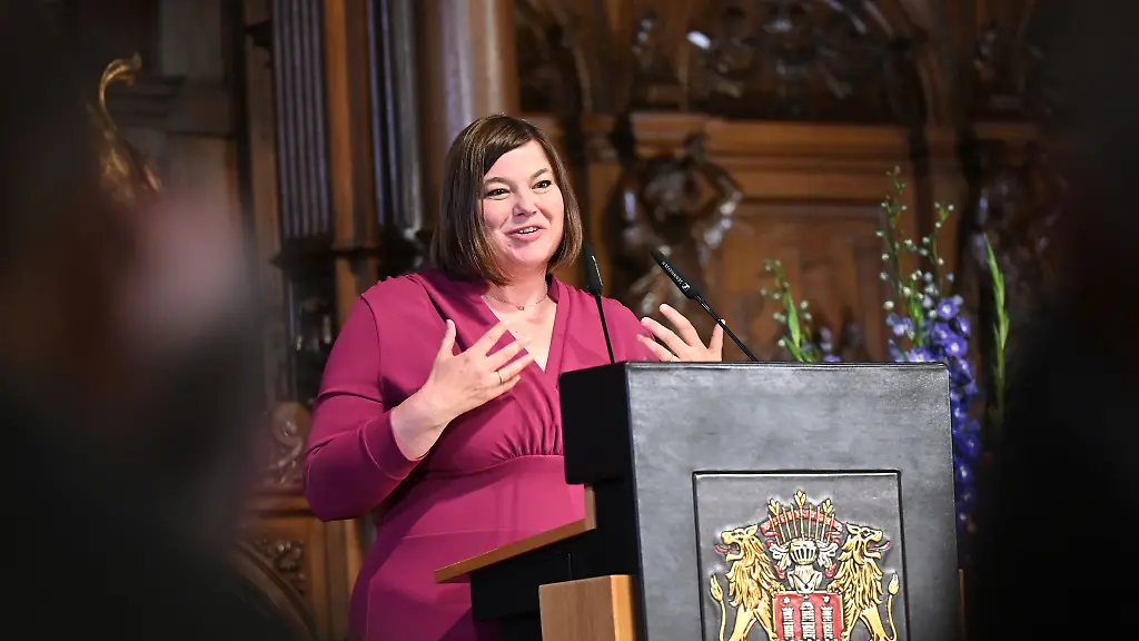 Hamburgs-Zweite-Buergermeisterin-Katharina-Fegebank-Gruene-will-die-Bundeswehr-staerker-in-der-Gesellschaft-verankern