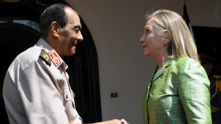 Noch ist Militärratschef Tantawi der eigentliche Strippenzieher in Ägypten. Die USA wollen die Machtübergabe befördern.