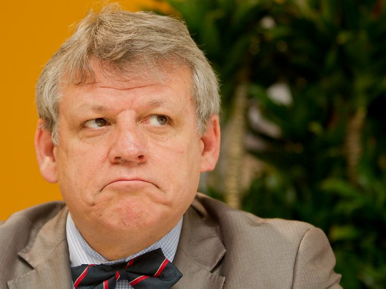 Hoff war vor seiner Zeit bei Opel Minister für Bundes- und Europaangelegenheiten in Hessen.