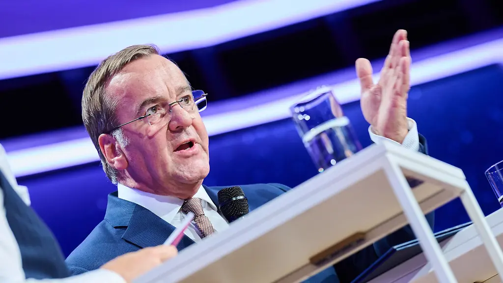 Satellitennetzwerke-seien-Achillesferse-moderner-Gesellschaften-warnt-der-Verteidigungsminister