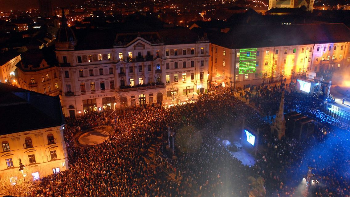 Tausende kamen auf den Szechenyi-Platz.