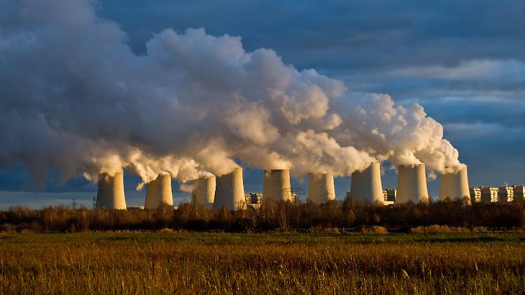 Ohne Strahlenmüll: Im südbrandenburgischen Jänschwalde gewinnt der Energiekonzern Vattenfall Strom aus der Verbrennung von Braunkohle.