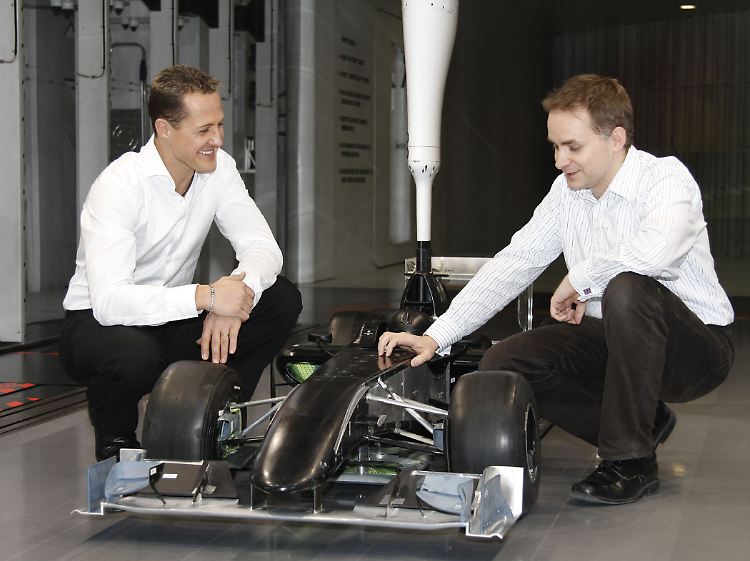 Michael Schumacher wird in einem GP2-Auto testen. Tests in Formel-1-Boliden sind noch verboten.