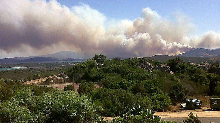 Sardinien ist bei Urlaubern beliebt. In einigen Gegenden mussten Touristen evakuiert werden.