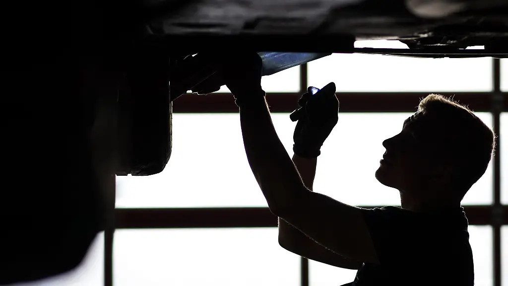 Bestandsaufnahme-Vor-allem-nach-einem-unverschuldeten-Unfall-will-man-genau-wissen-was-alles-kaputt-ist-ein-Sachverstaendigengutachten-hilft-dabei