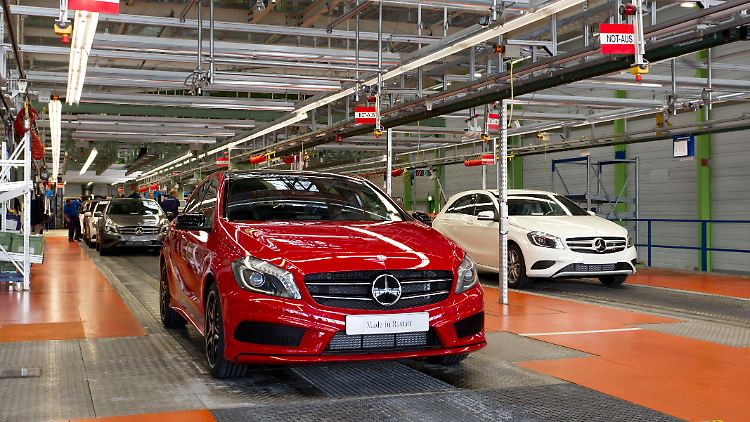 Die neue A-Klasse soll Mercedes spätestens 2020 an BMW und Audi vorbeiziehen lassen.