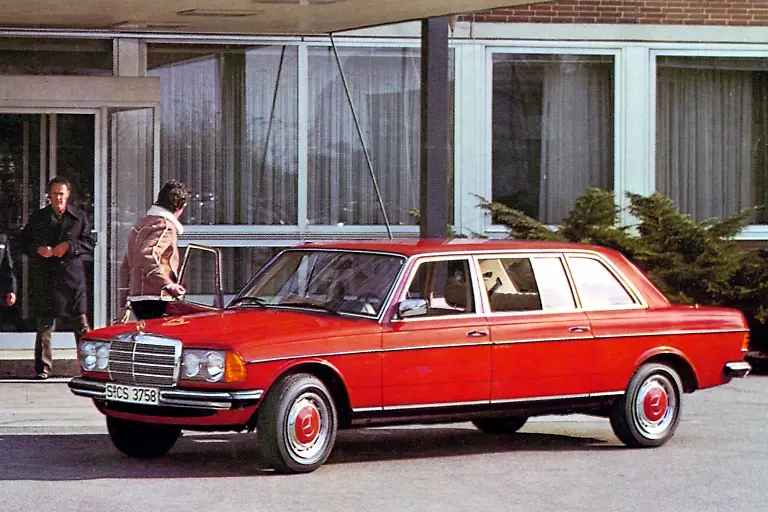 05-Lange-lauft-und-symbolisiert-Luxus-Die-Quelle-Mercedes-Benz-Classic-Archive