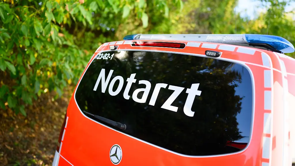 Ein-Mann-kommt-nach-einem-Streit-in-Neumuenster-schwer-verletzt-ins-Krankenhaus