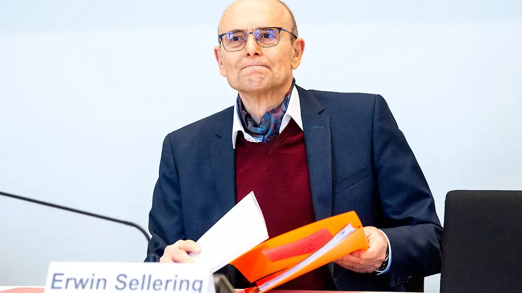 Mehr-als-drei-Jahre-lang-stand-Ex-Ministerpraesident-Erwin-Sellering-SPD-der-umstrittenen-Klimastiftung-MV-vor
