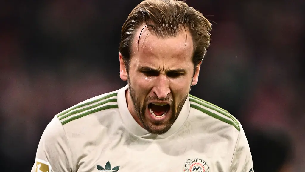 Harry-Kane-bejubelt-sein-99-Pflichtspiel-Tor-fuer-den-FC-Bayern