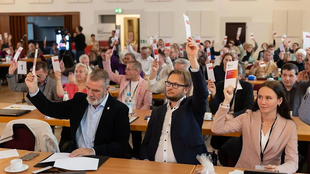 Der-BSW-Parteitag-beschliesst-einen-Appell-gegen-Ruestungsstandorte-in-Ostdeutschland