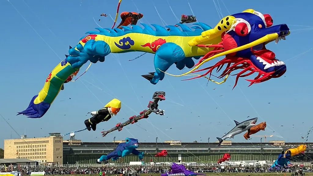 Die-Drachen-sind-teils-Dutzende-Meter-lang