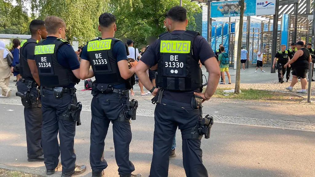 Die-Polizei-hat-in-Freibaedern-rund-180-Straftaten-erfasst