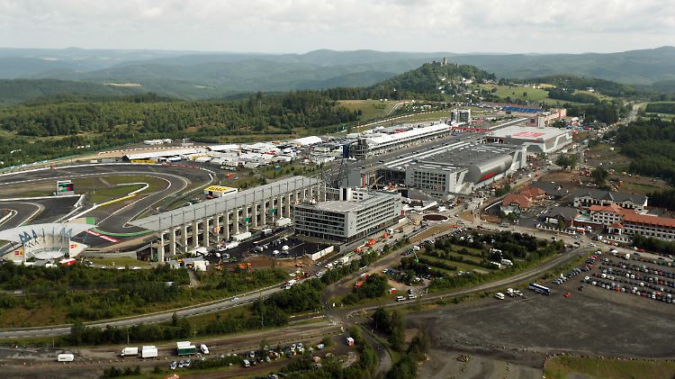 Formel1- und Festivalfans lieben ihn: Der Nürburgring liegt in der Nähe von Koblenz.