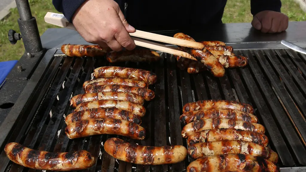 Ein-Bratwurstverkaeufer-in-Rostock-hat-sich-von-einem-Raeuber-mit-einem-Messer-nicht-beeindrucken-lassen