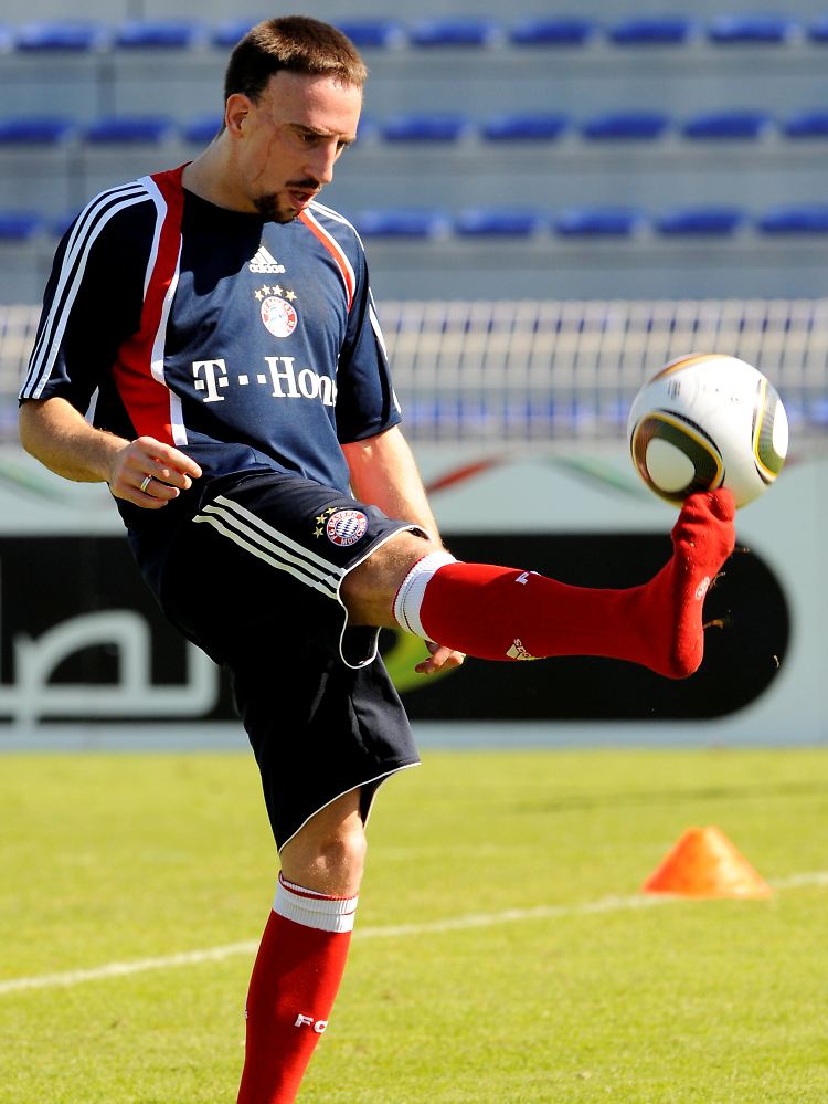 Der zehkranke Ribery trainierte in Dubai sogar in Socken. Das gefiel seinem Coach.