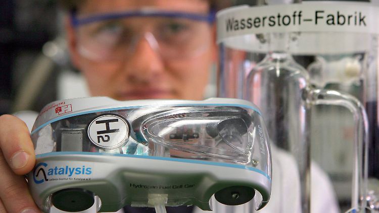Am Rostocker Leibniz-Institut für Katalyse forschen Chemiker an der Energiegewinnung aus Wasserstoff.