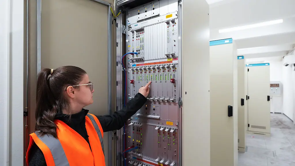 Das-neue-elektronische-Stellwerk-der-BVG-am-Alexanderplatz-ist-bereits-fertig-und-soll-Im-Laufe-des-Oktober-in-Betrieb-gehen