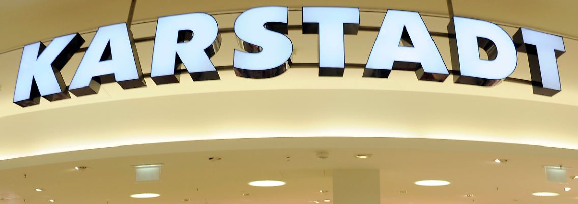 Natürlich ist auch das Wetter schuld: Ein milder Winter und ein kühler Sommer brachten nicht genug Umsatz im Kleidergeschäft, heißt es bei Karstadt.