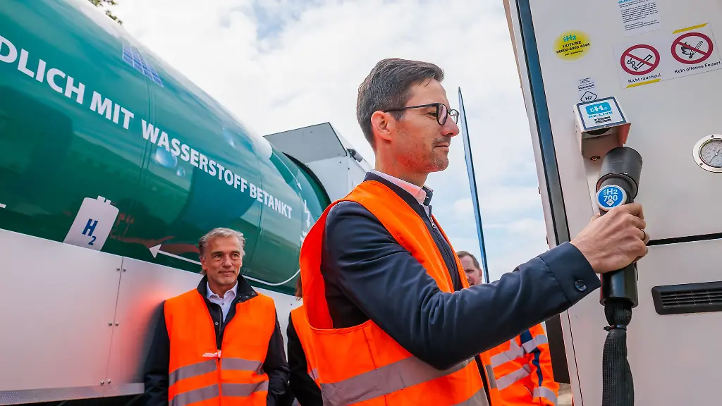 Freiburg-setzt-auf-Wasserstoff-Fahrzeuge-bei-der-Muellabfuhr