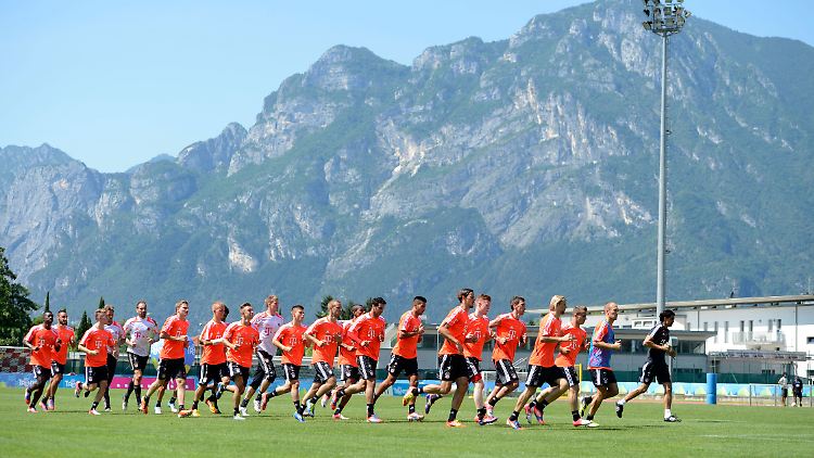 Der FC Bayern trainiert derzeit in Italien. Erst am 24. August startet die neue Saison.