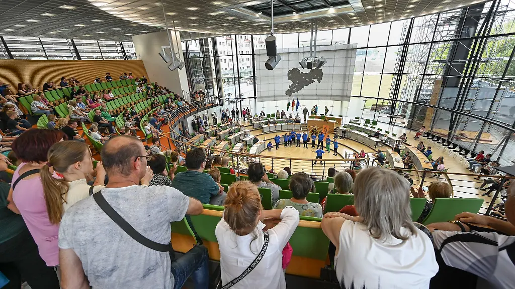 Tag-der-offenen-Tuer-im-Saechsischen-Landtag-Archivbild