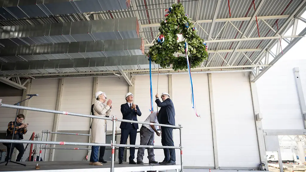 Das-Schweizer-Unternehmen-Ypsomed-Hersteller-von-Injektions-und-Infusionssystemen-fuer-Diabetiker-erweitert-seine-Produktionsstaette-in-Schwerin