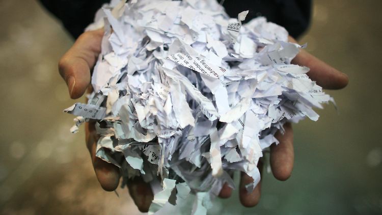 Ärgerlicher Zufall oder bewusste Spurenbeseitigung - die Akten-Vernichtung des Verfassungsschutz hinterlässt einen faden Beigeschmack.