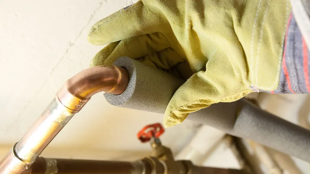 Sparpotenzial-nutzen-Heizungsrohre-daemmen-und-so-Waermeverluste-clever-vermeiden