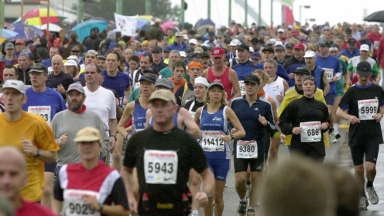 Irrationales Verhalten: Rund 50 Prozent der Läufer eines City-Marathons nehmen vor dem Start Schmerzmittel ein. Sie wollen vorbeugen.