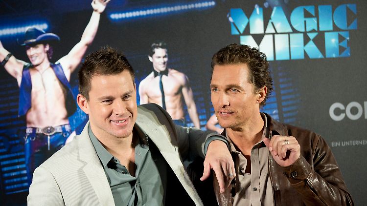 Matthew McConaughey (r) und Channing Tatum bei der Vorstellung von "Magic Mike" in Berlin.
