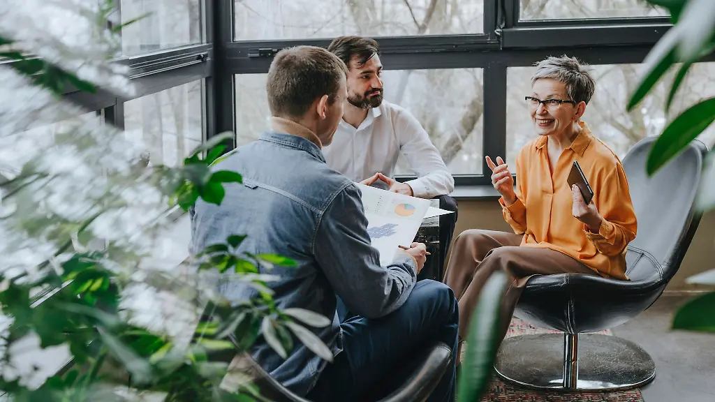Netzwerken-und-gezielte-Bewerbungen-erhoehen-die-Erfolgschancen-fuer-aeltere-Jobsuchende