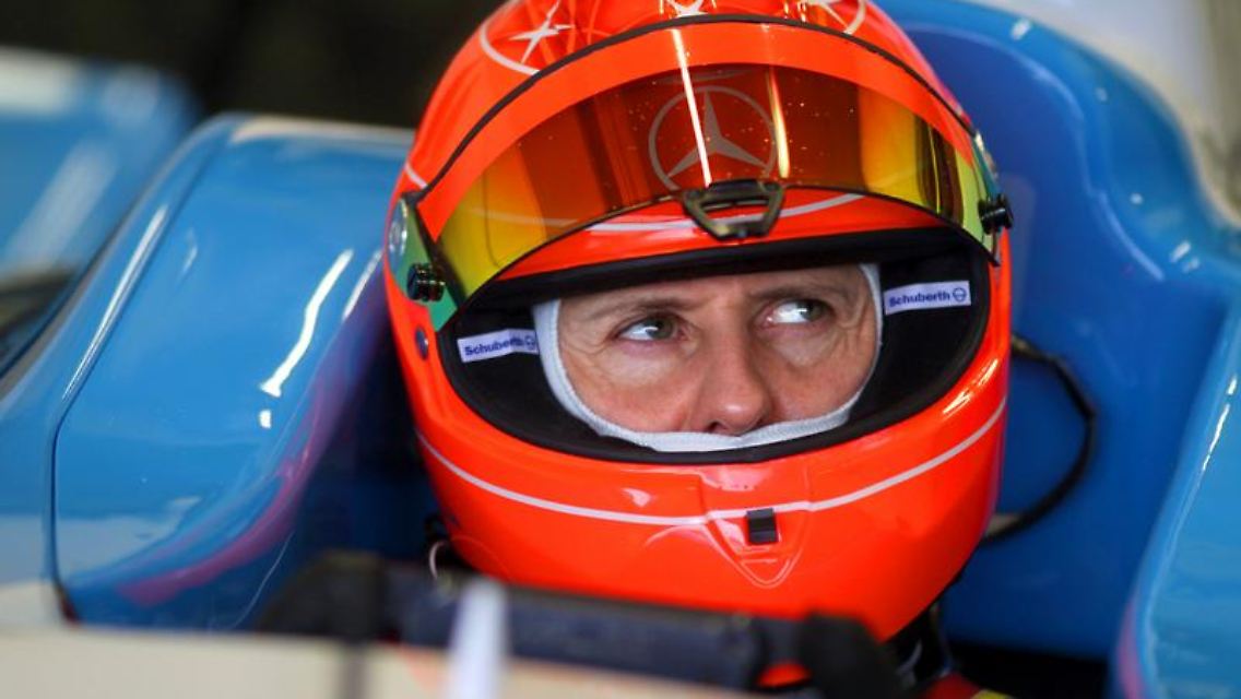 Michael Schumacher testet in Jerez einen Rennwagen der Nachwuchsklasse GP2. Sein Comeback heizt die Nachfrage nach Formel-1-Reisen wieder an.