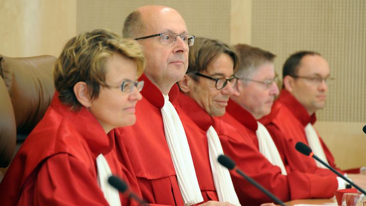 Das Landessozialgericht NRW gab den Fall weiter an die Karlsruher Verfassungsrichter.