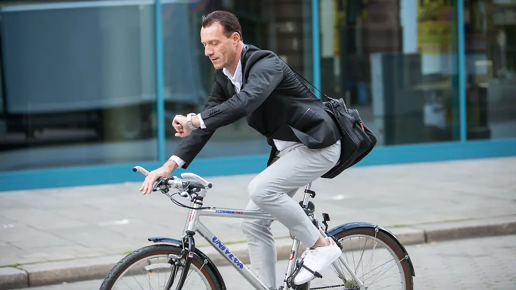 Verflixt-schon-wieder-zu-spaet-Wer-staendig-verspaetet-zur-Arbeit-kommt-riskiert-mitunter-seinen-Job