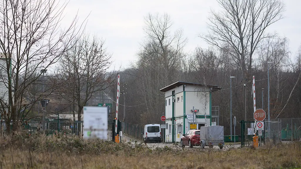 Die-Staatsanwaltschaft-wirft-der-Frau-vor-das-Maedchen-Anfang-Februar-in-ihrer-Wohnung-in-Freital-lebend-zur-Welt-gebracht-und-getoetet-zu-haben