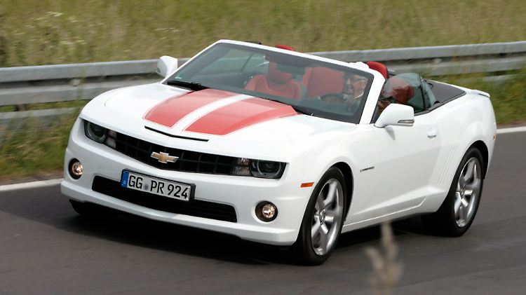 Die stylistsichen Anleihen aus dem Camaro-Design der Siebziger sind unübersehbar.