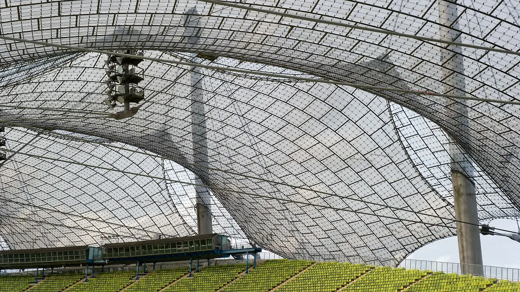 Das-Zeltdach-im-Olympiapark-ist-in-die-Jahre-gekommen-und-wird-nun-saniert