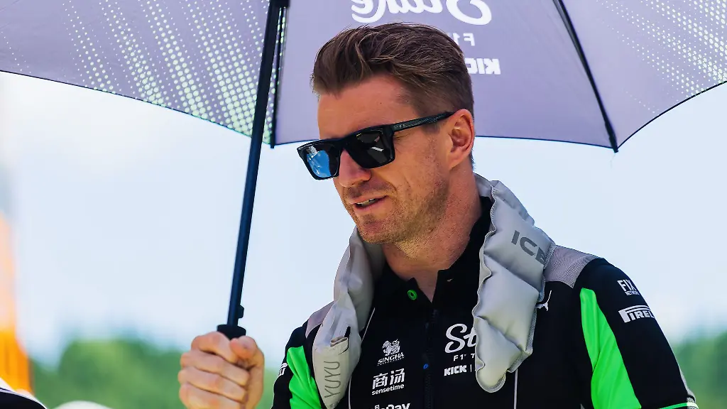 Die-Formel-1-Piloten-um-Nico-Huelkenberg-suchen-im-schwuelheissen-Singapur-nach-Abkuehlung