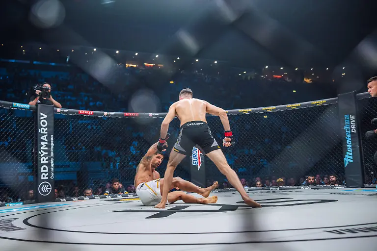 20251004213121-PD1972119721