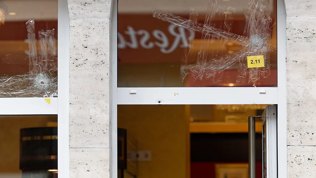 Auf-ein-Geschaeft-in-Koeln-wurde-geschossen-die-Polizei-ermittelt