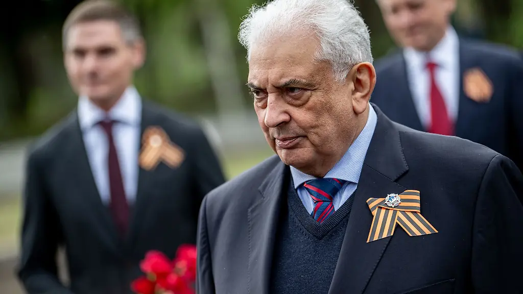 Die-BSW-Fraktion-im-Brandenburger-Landtag-hat-den-russischen-Botschafter-Sergej-Netschajew-zu-einer-Ausstellungseroeffnung-eingeladen