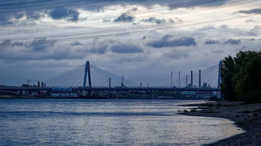 Windig-und-regnerisch-ist-das-Wetter-in-Koeln